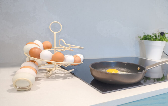 Kremfarget Eggspiral i et moderne kjøkken